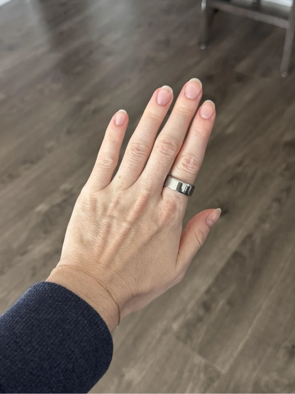 Oura Ring 4 Silver Size 8 - excellent condition